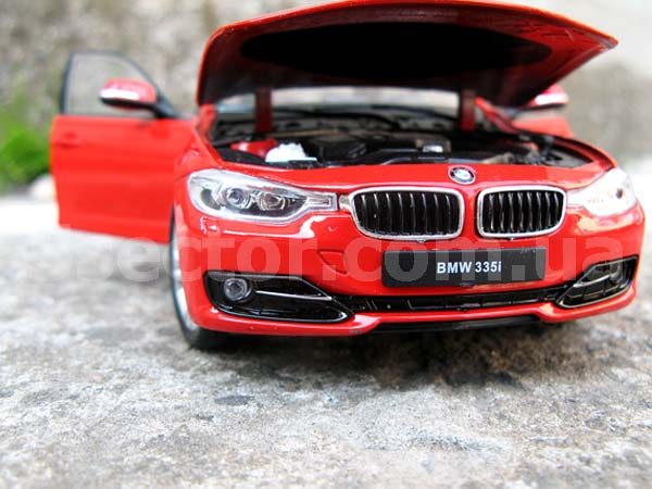BMW 335i Модель автомобиля 1:24 Красный
