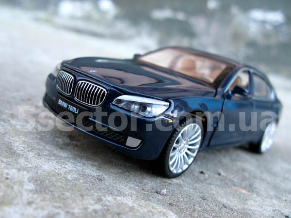 BMW 760Li Коллекционная модель автомобиля 1:32