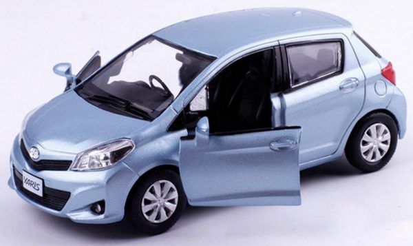 Toyota Yaris Коллекционная модель автомобиля 1:36