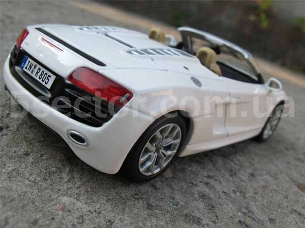 Audi R8 Spyder Коллекционная модель автомобиля 1:24