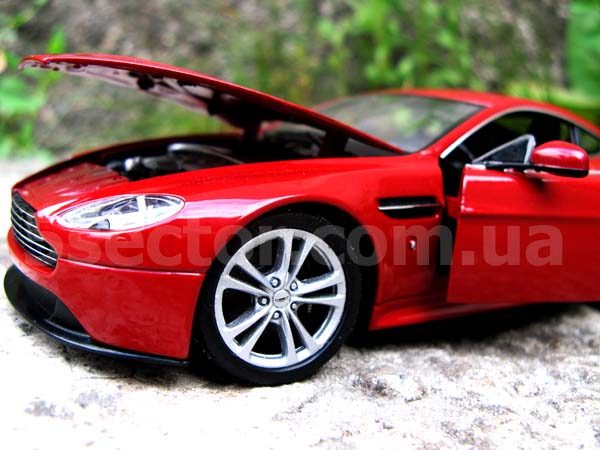 Aston Martin V12 Vantage 2010 Модель 1:24 Красный