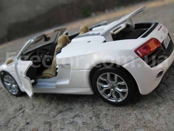 Audi R8 Spyder Коллекционная модель автомобиля 1:24