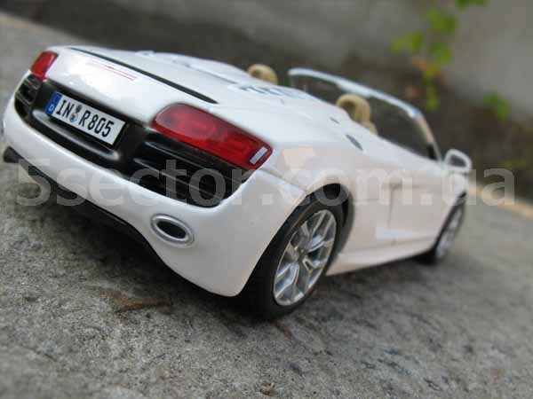 Audi R8 Spyder Коллекционная модель автомобиля 1:24