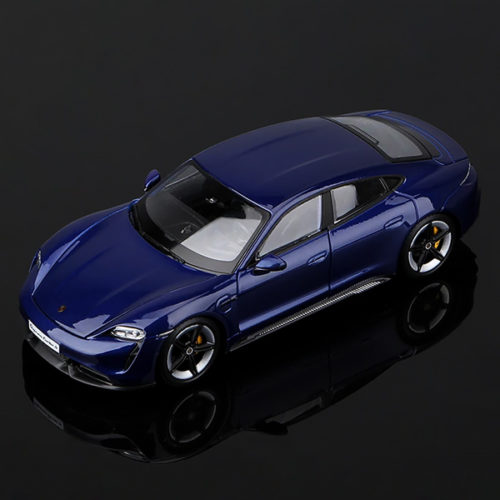 2020 Porsche Taycan Turbo S Модель 1:24 Синий