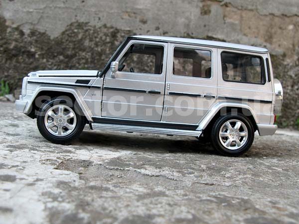 Mercedes-Benz G-Class 2009 Модель 1:24 Серый