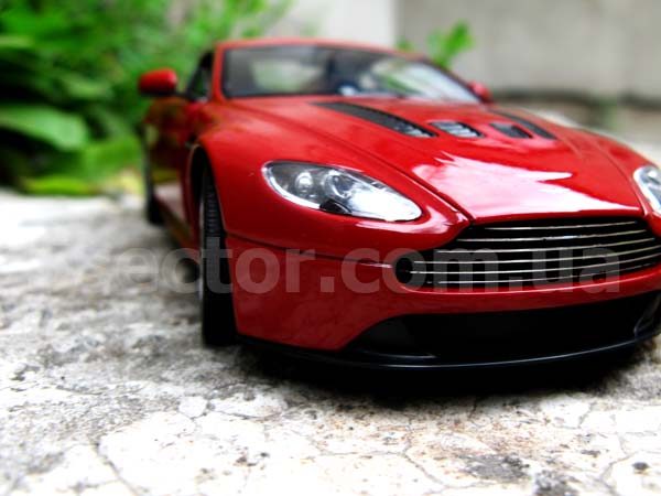 Aston Martin V12 Vantage 2010 Модель 1:24 Красный