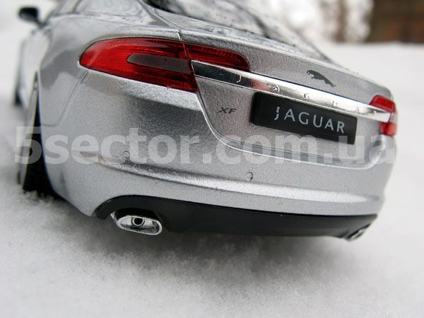 Jaguar XF Коллекционная модель 1:24 Серый