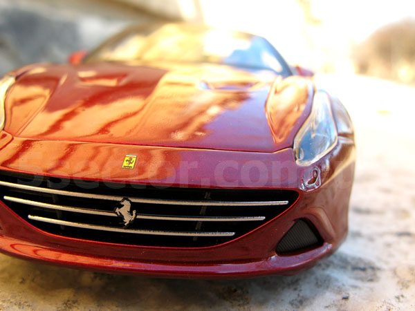 Ferrari California T Коллекционная модель автомобиля 1:24