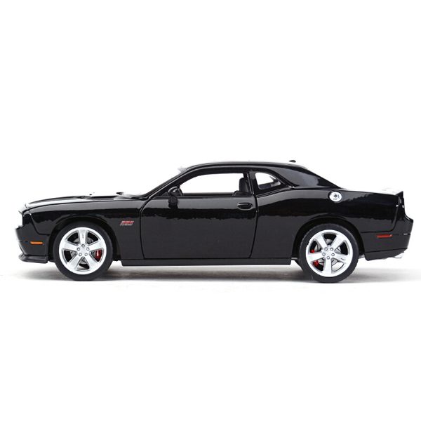 Dodge Challenger SRT 2012 Коллекционная модель 1:24