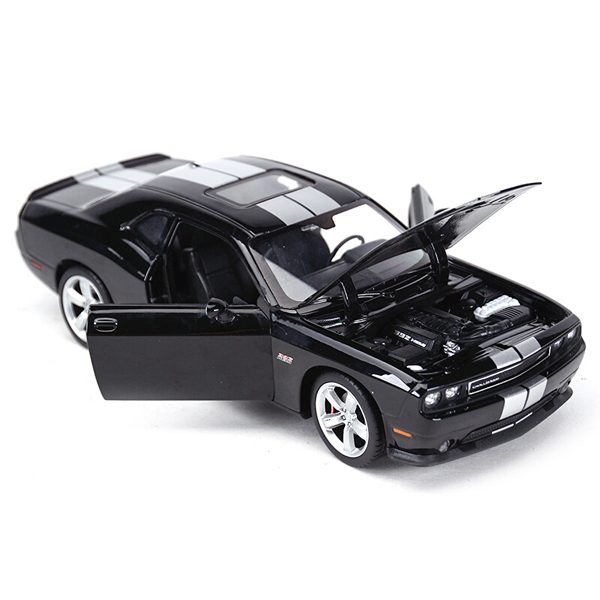 Dodge Challenger SRT 2012 Коллекционная модель 1:24