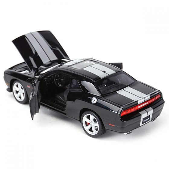 Dodge Challenger SRT 2012 Коллекционная модель 1:24