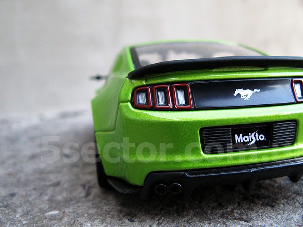 Ford Mustang Street Racer 2014 Коллекционная модель 1:24