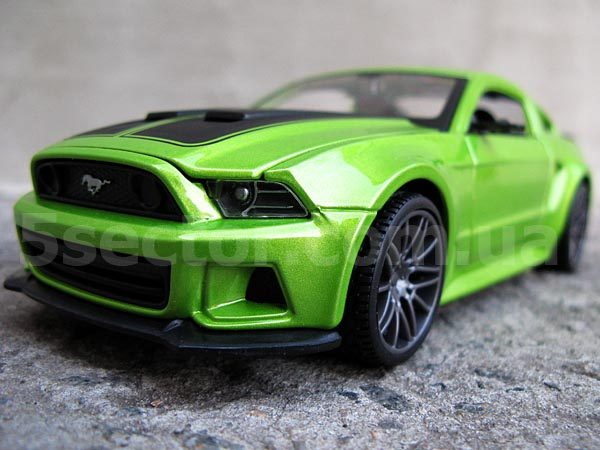 Ford Mustang Street Racer 2014 Коллекционная модель 1:24