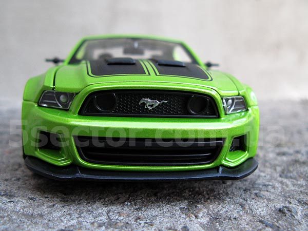 Ford Mustang Street Racer 2014 Коллекционная модель 1:24