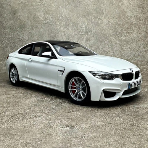 BMW M4 F82 Масштабная модель 1:18 Белый