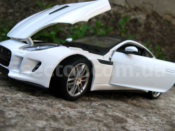 Jaguar F-Type Coupe Модель 1:24 Белый