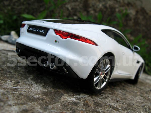 Jaguar F-Type Coupe Модель 1:24 Белый