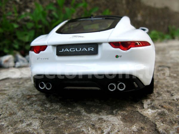Jaguar F-Type Coupe Модель 1:24 Белый