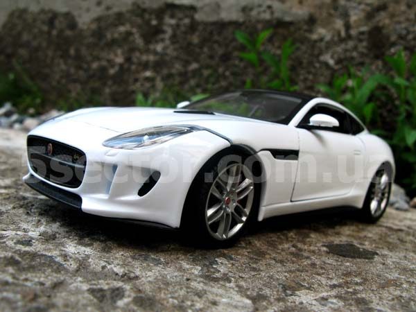 Jaguar F-Type Coupe Модель 1:24 Белый