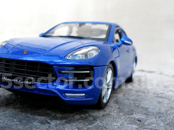 Porsche Macan Turbo Модель 1:24 Синий