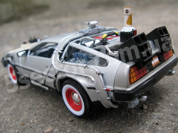 DeLorean DMC-12 Назад в будущее 3. Модель 1:24