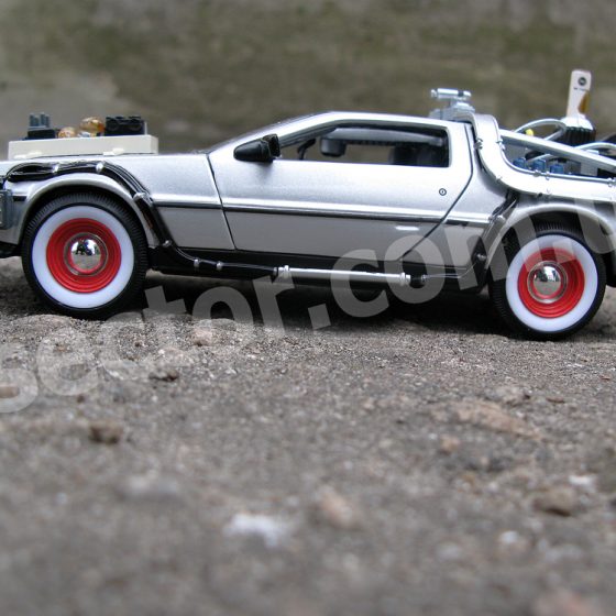 DeLorean DMC-12 Назад в будущее 3. Модель 1:24