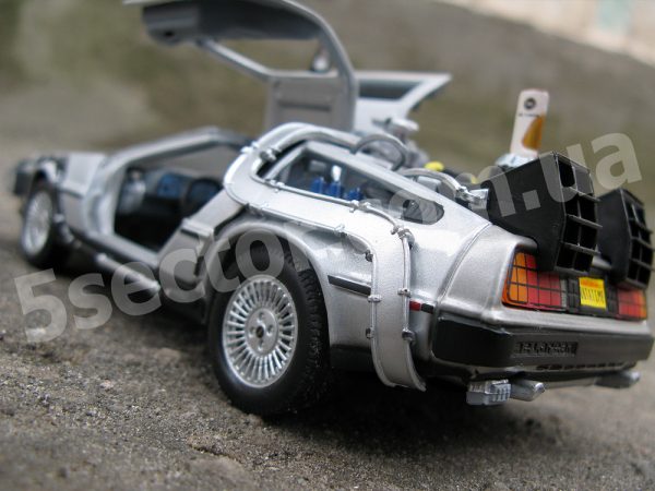 DeLorean DMC-12 Назад в будущее 2. Модель 1:24