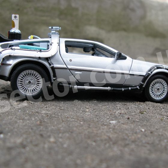 DeLorean DMC-12 Назад в будущее 2. Модель 1:24