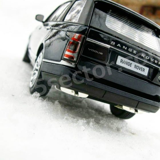 Range Rover Vogue. Коллекционная модель 1:24