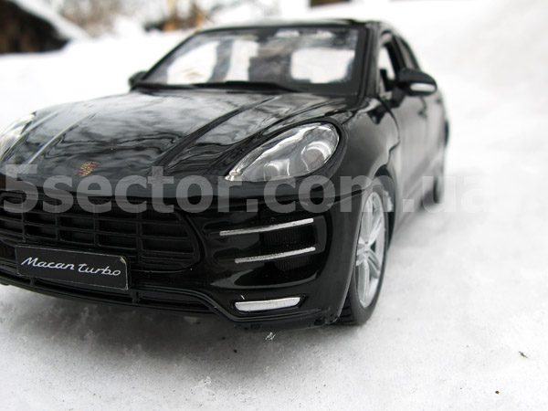 Porsche Macan Turbo Модель 1:24 Черный