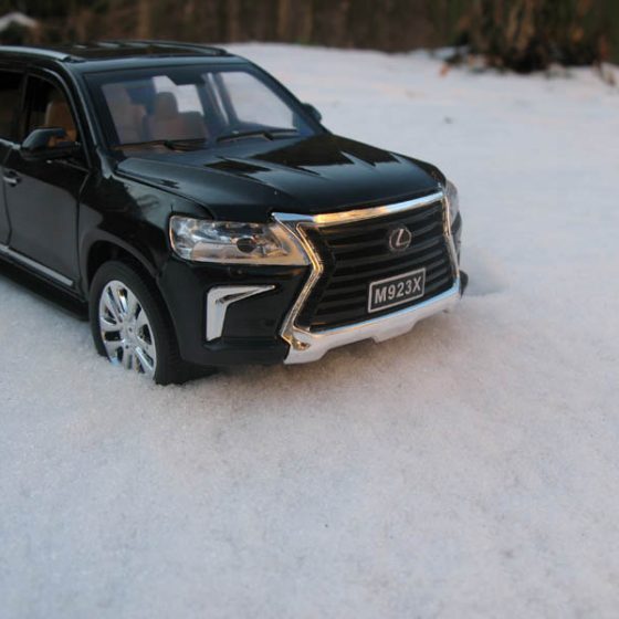 Lexus LX 570 Коллекционная модель 1:24 Черный