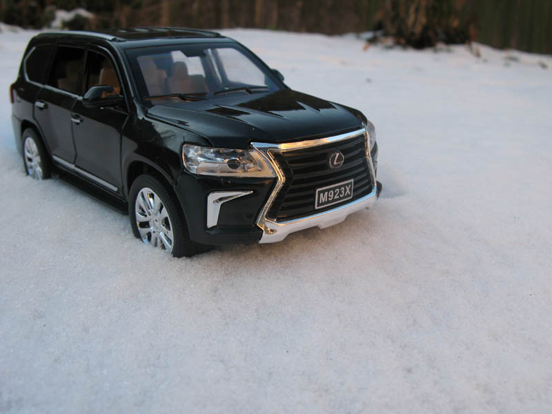 Lexus LX 570 Коллекционная модель 1:24 Черный