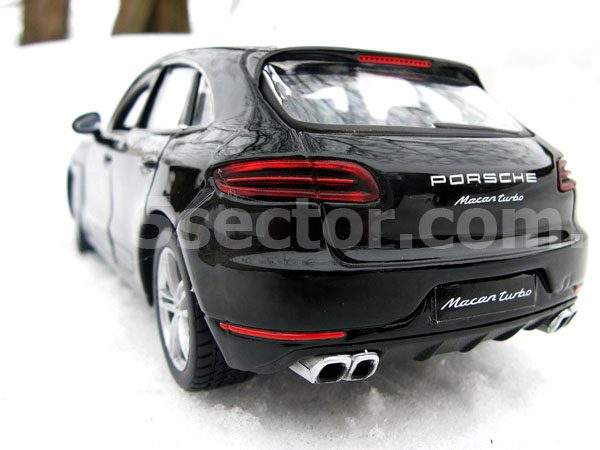 Porsche Macan Turbo Модель 1:24 Черный