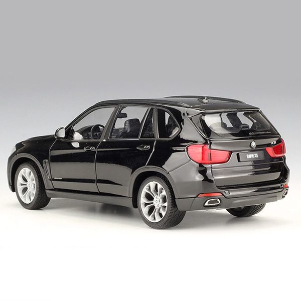 BMW X5. Коллекционная модель автомобиля 1:24