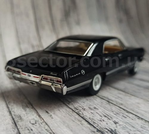 Chevrolet Impala 1967 Коллекционная модель 1:36