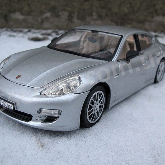 Porsche Panamera Масштабная модель 1:18 Серый