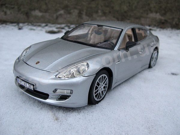 Porsche Panamera Масштабная модель 1:18 Серый