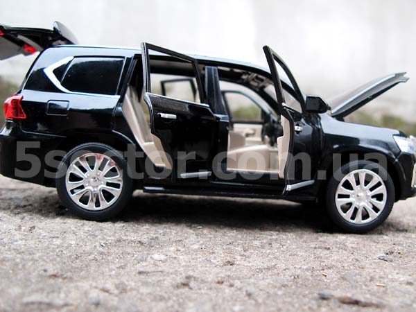 Lexus LX 570 Коллекционная модель 1:24 Черный