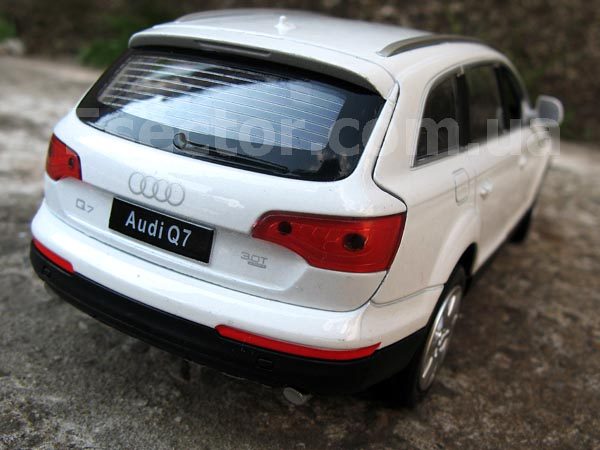 Audi Q7 Коллекционная модель 1:24 Белый