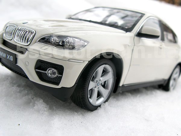 BMW X6 Коллекционная модель 1:24 Белый