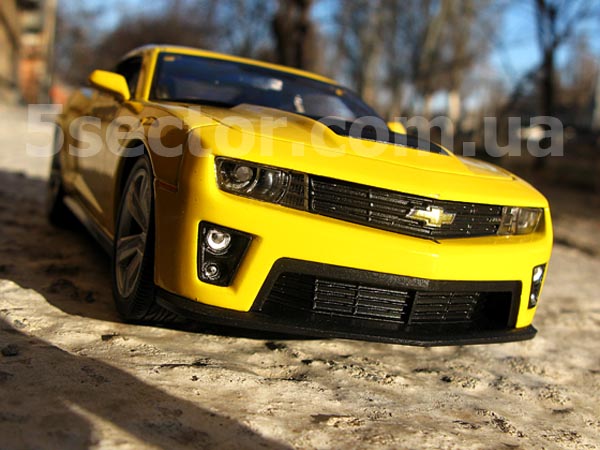 Chevrolet Camaro ZL1 2012 Модель 1:24 Желтый