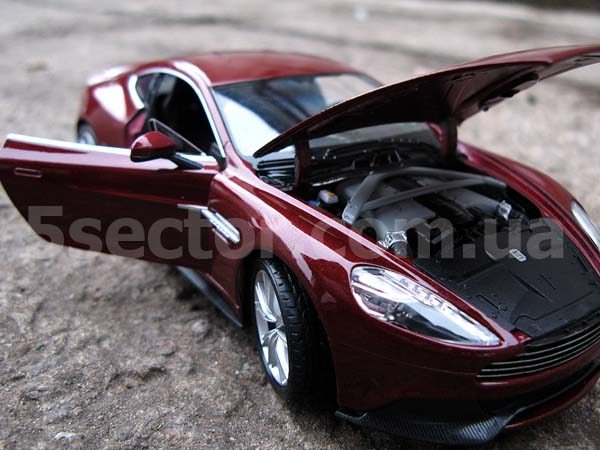 Aston Martin Vanquish Коллекционная модель 1:24