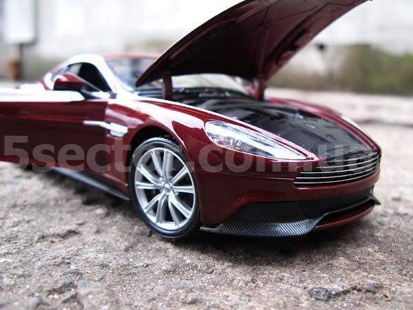 Aston Martin Vanquish Коллекционная модель 1:24