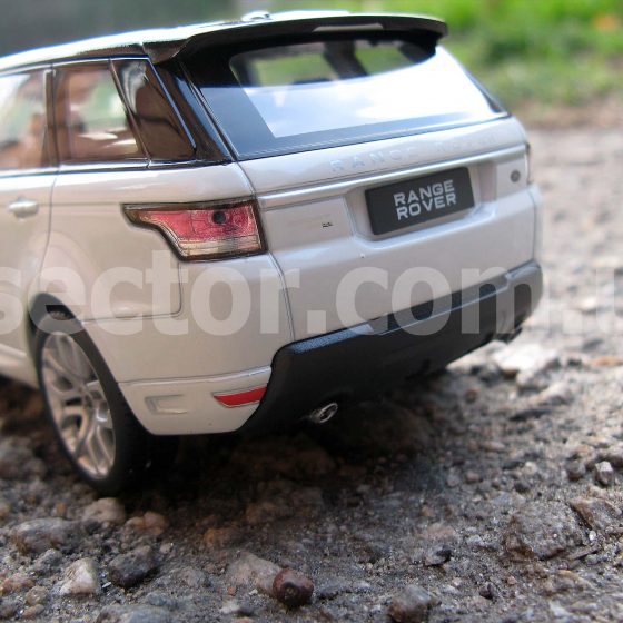 Range Rover Sport Коллекционная модель 1:24 Белый