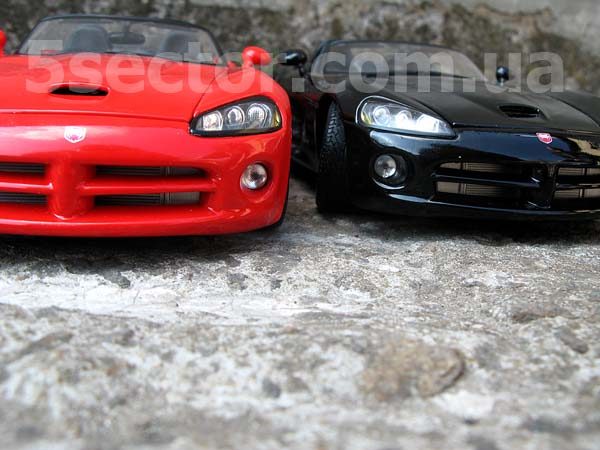 Dodge Viper SRT-10 special edition 2003 модель 1:18