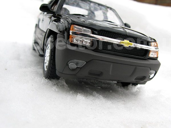 Chevrolet Avalanche 2002 Коллекционная модель 1:24