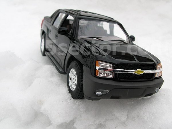 Chevrolet Avalanche 2002 Коллекционная модель 1:24