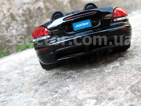 Dodge Viper SRT-10 special edition 2003 модель 1:18