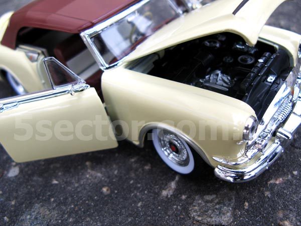 Packard Caribbean 1953 Модель 1:24 Кремовый