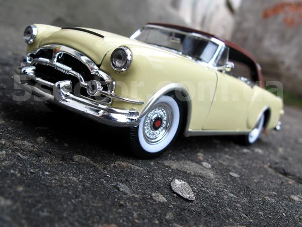 Packard Caribbean 1953 Модель 1:24 Кремовый